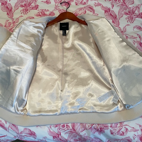 Forever 21 Faux Fur Jacket - Like New Condition - Picture 8 of 9